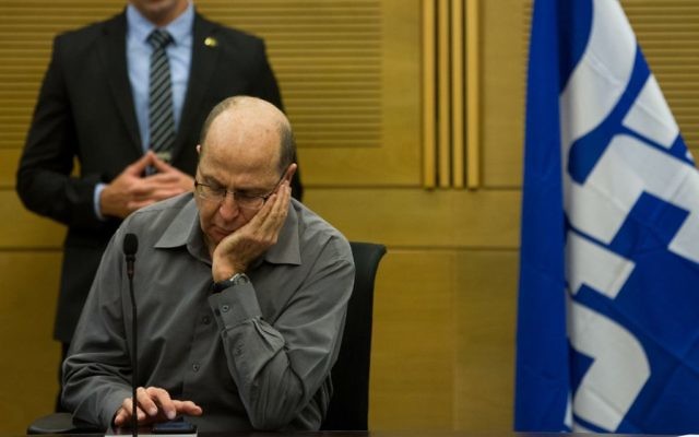 Moshe Yaalon à un meeting du parti du Likud le 11 janvier 2016 (Crédit : Miriam Alster/FLASH90)