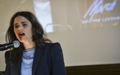 La ministre de la Justice, Ayelet Shaked, parle à la conférence de Cracovie, en marge de la Marche des vivants, en Pologne, le 3 mai 2016. (Crédit : Yossi Zeliger / Flash90)