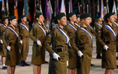 Cérémonie officielle du 68e Yom HaAtsmaout d'Israël au mont Herzl, à Jérusalem, le 11 mai 2016. (Crédit : Shlomi Cohen/Flash90)