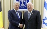 Le président Reuven Rivlin a rencontré le ministre des Affaires étrangères belge, Didier Reynders. (Crédit : Mark Neiman)