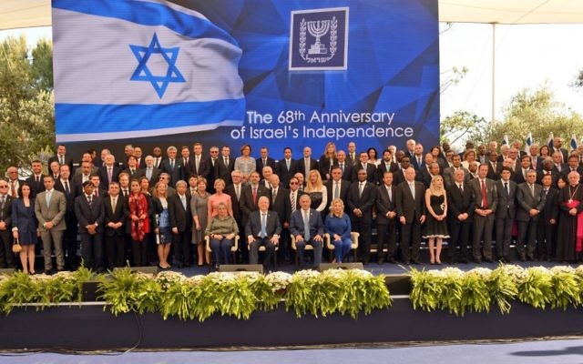 La cérémonie du 68e Yom HaAtsmaout, à la résidence du président, le 12 mai 2016 (Crédit : Haim Zach)