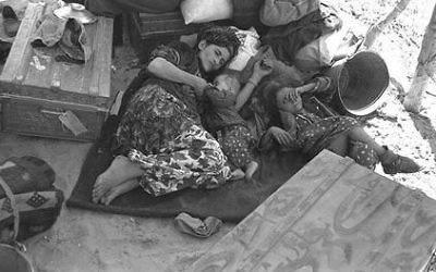 Des Juifs déplacés irakiens, en 1951 (Crédit : Wikipedia)