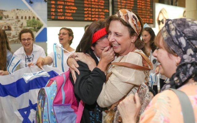 Des dizaines d'olim ont fait leur alyah (Credit: Noam Moskowitz)