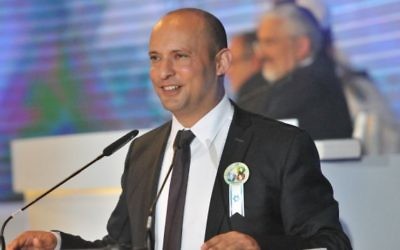 Le ministre de l'Education Naftali Bennett pour le 68e YomHaAtsmaout, le 12 mai 2016. (Crédit : Shlomi Amsalem/GPO)