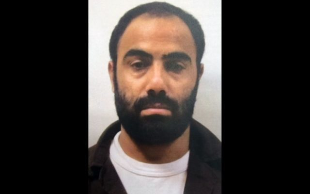 L'agent du Hamas, Mahmoud Atawnah, capturé par les forces de sécurité israéliennes le mois dernier, dans une photo publiée le 5 mai 2016 (Crédit : Shin Bet)