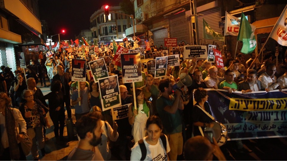 Des milliers de personnes dans la rue contre le nouveau ministre de la ...