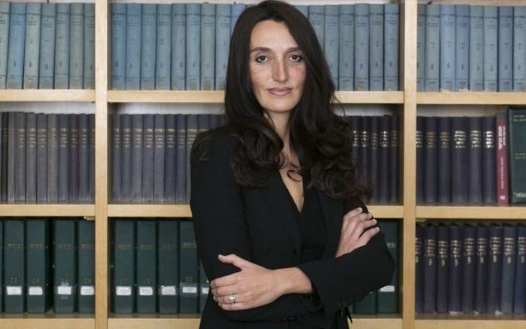Déborah Abitbol, avocate franco-israélienne, représente des victimes françaises des arnaques au forex et aux options binaires. (Crédit : autorisation) Déborah Abitbol, avocate franco-israélienne, représente des victimes françaises des arnaques au forex et aux options binaires. (Crédit : autorisation)