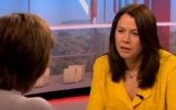 Asa Romson à la télévision suédoise, le 19 avril 2016 (Crédit : Capture d'écran YouTube/SVT)