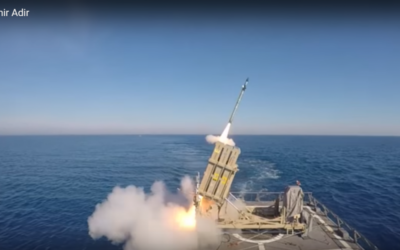 Essai du nouveau "Dôme de fer maritime" israélien (Crédit : capture d'écran YouTube)