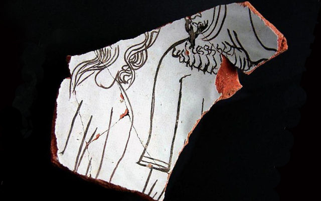 Un fragment de poterie découvert à Teruel et montrant un homme juif (Crédit : autorisation de Sefarad via JTA)