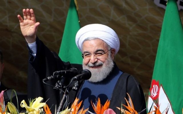 Le président iranien Hassan Rouhani pendant un rassemblement place Azadi [place de la Liberté] à Téhéran pour marquer le 37e anniversaire de la Révolution islamique, le 11 février 2016. (Crédit : AFP/Atta Kenare)