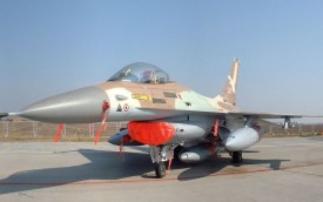 Le F-16A Netz 243 de l''Armée de l'Air israélienne piloté par le colonel Ilan Ramon dans l'Opération Opéra de bombardement du réacteur nucléaire de Saddam Hussein à Osirak en 1981 (KGyST / Wikipedia) Le F-16A Netz 243 de l''Armée de l'Air israélienne piloté par le colonel Ilan Ramon dans l'Opération Opéra de bombardement du réacteur nucléaire de Saddam Hussein à Osirak en 1981 (KGyST / Wikipedia)