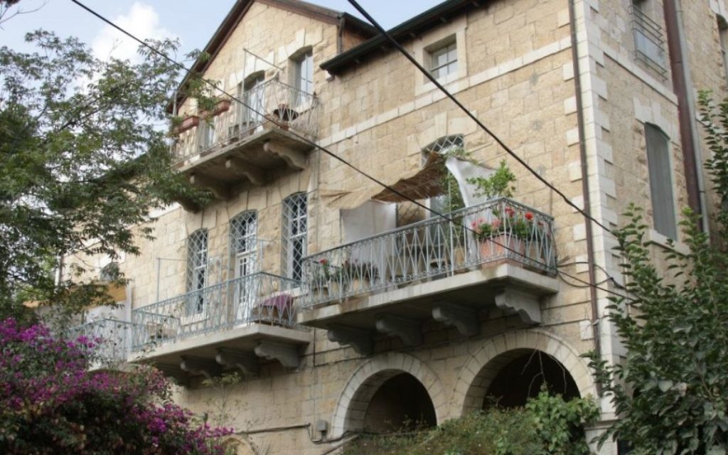 La Maison Francis a été construite à la fin du 19e siècle, bien que ses étages supérieurs aient été ajoutés plus tard (Crédit : Shmuel Bar-Am)