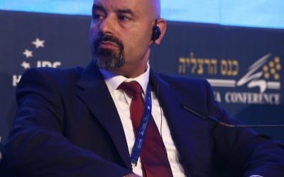 L'ambassadeur jordanien sortant en Israël Walid Obeidat lors de la Conférence d'Herzliya le 16 juin 2016 (Crédit : Adi Cohen Zedek)