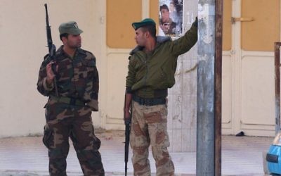 Des officiers de sécurité palestiniens dans la ville de Cisjordanie de Naplouse (Crédit : Wagdit Ashtiyeh/Flash90)