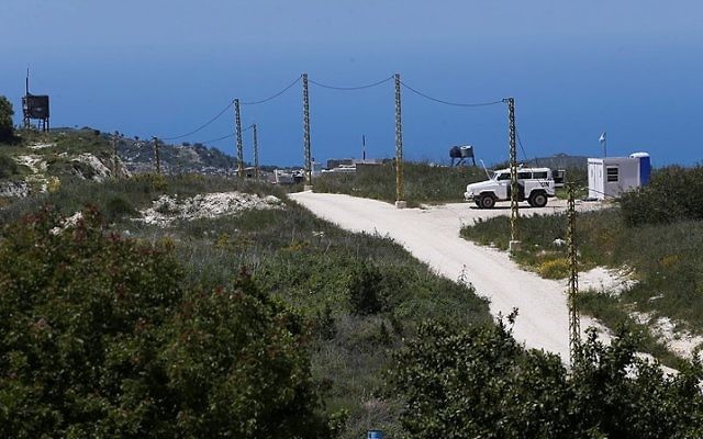 La frontière entre Israël et le Liban, vue depuis la Galilée occidentale, en Israël, le 25 avril 2015. (Crédit : Nati Shohat/Flash90) La frontière entre Israël et le Liban, vue depuis la Galilée occidentale, en Israël, le 25 avril 2015. (Crédit : Nati Shohat/Flash90)