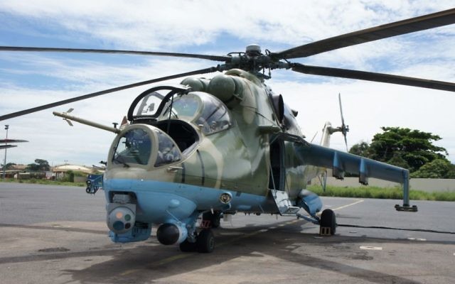 Un hélicoptère Mi 35P équipé du système DSP-HD sur une base militaire aérienne sénégalaise. (Crédits : Controp)