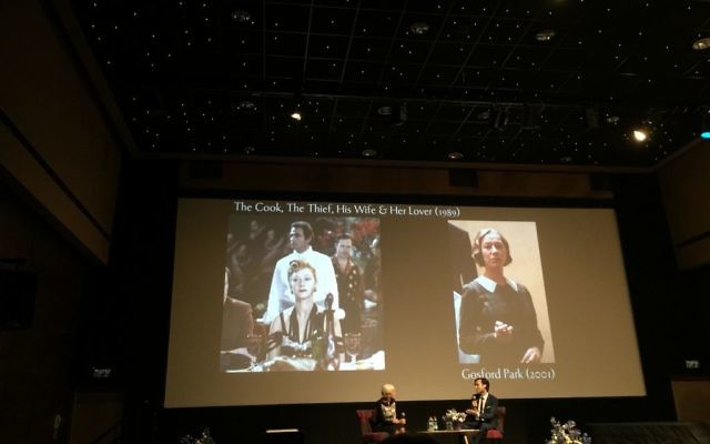 Helen Mirren et le critique de cinéma Benjamin Friedenberg à la Cinémathèque de Jérusalem, le 23 juin 2016. (Crédit : Jessica Steinberg/Times of Israel) Helen Mirren et le critique de cinéma Benjamin Friedenberg à la Cinémathèque de Jérusalem, le 23 juin 2016. (Crédit : Jessica Steinberg/Times of Israel)