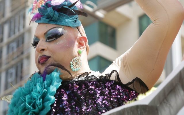 La Gay pride à Tel Aviv le 3 juin 2016 (Crédit : Luke Tress / Times of Israel)