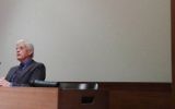 L'historien Robert Paxton présente, à l'occasion de sa réédition, son ouvrage "Vichy et les Juifs" au mémorial de la Shoah, à Paris, le 19 juin 2016. (Crédit : Arthur Lancry)