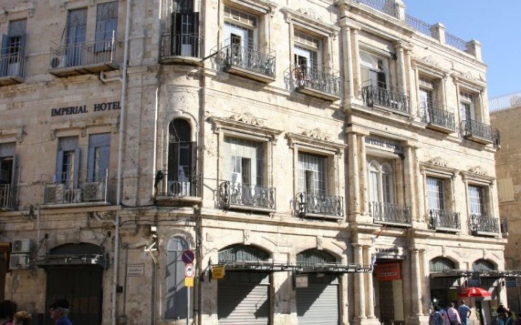 A la fin du 19e siècle, l'Hôtel Impérial était l'endroit le plus chic pour se loger en ville. (Crédit : Shmuel Bar-Am)