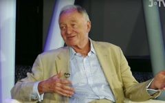Lors de son interview sur J-TV diffusée le 21 juin 2016, l'ancien maire de Londres Ken Livingstone a dit qu'il inviterait à dîner celui qui réussirait à prouver qu'il avait tort sur le 'fait' qu'Hitler avait soutenu le sionisme. (Crédit : capture d'écran YouTube )