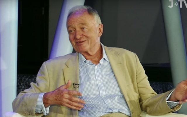 Lors de son interview sur J-TV diffusée le 21 juin 2016, l'ancien maire de Londres Ken Livingstone a dit qu'il inviterait à dîner celui qui réussirait à prouver qu'il avait tort sur le 'fait' qu'Hitler avait soutenu le sionisme. (Crédit : capture d'écran YouTube )