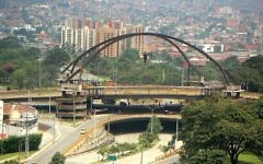 Le pont de Point Zéro dans le centre de Medellin, la deuxième ville de Colombie. (Crédits : Yimicorrea / CC BY-SA 3.0 / Wikipedia)