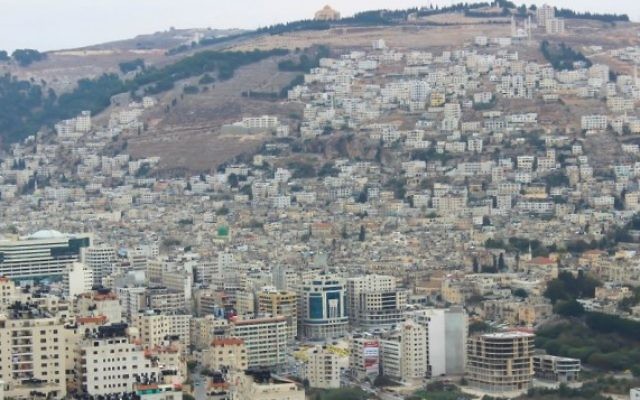 Une vue de la ville de Naplouse en Cisjordanie en 2013. (Creative Commons / Mouataz Towfiq Agbaria)