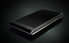 Le nouveau téléphone Solarin, présenté à Londres. (Crédit : autorisation Sirin Labs)