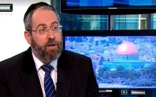 Le grand rabbin ashkénaze David Lau sur le plateau de la  chaîne de la Knesset le 7 Juin 2016 (Capture d'écran)
