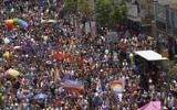 Environ 200 000 personnes ont participé à la Gay Pride annuelle à Tel Aviv, le 3 juin 2016. (Crédit : Miriam Alster/Flash90)