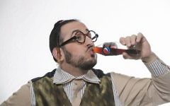 Lipa Schmeltzer dans un clip publicitaire pour Pepsi Max (Autorisation)