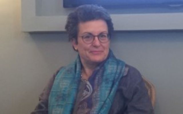 L'avocate Susan Weiss, fondatrice et directrice du Centre pour la justice des femmes (CWJ), à une conférence de presse au  Jerusalem Press Club, le 29 mars 2016  (Crédit : Amanda Borschel-Dan/Times of Israel)