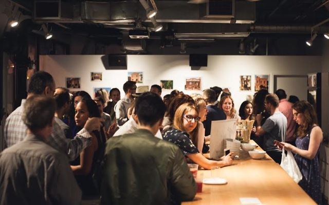 Photo prise lors de la soirée portes ouvertes du
Musée du Montréal juif (Crédit : autorisation du musée/Vivardy Boursiquot)