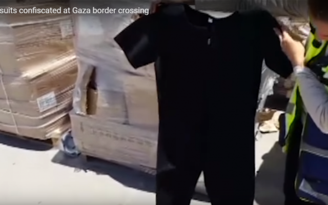 Les forces de défense israéliennes ont intercepté des combinaison de plongée passées en contrebande vers Gaza. Illustration. (Crédit : capture d'écran YouTube) Les forces de défense israéliennes ont intercepté des combinaison de plongée passées en contrebande vers Gaza. Illustration. (Crédit : capture d'écran YouTube)