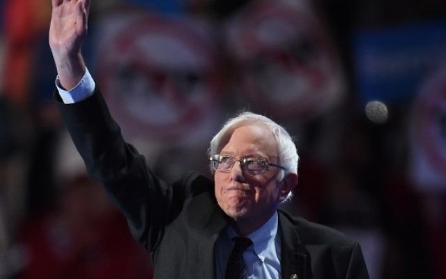Bernie Sanders, sénateur du Vermont et ancien candidat à la primaire démocrate, au premier jour de la Convention nationale démocrate, à Philadelphie, le 25 juillet 2016. (Crédit : AFP/Robyn Beck) Bernie Sanders, sénateur du Vermont et ancien candidat à la primaire démocrate, au premier jour de la Convention nationale démocrate, à Philadelphie, le 25 juillet 2016. (Crédit : AFP/Robyn Beck)