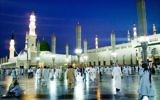 La Mosquée du prophète, à Médine, deuxième ville sainte de l'islam, en Arabie saoudite. Un attentat suicide a eu lieu devant la mosquée le 4 juillet 2016. (Crédit : Omar Chatriwala/CC BY 2.0/WikiCommons)