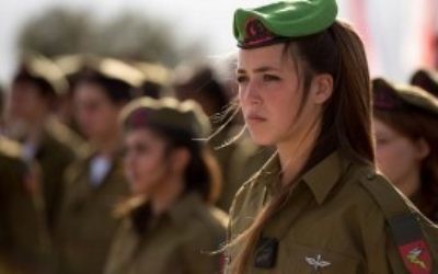 Les soldates du Bataillon des Lions de Jordanie pendant leur cérémonie de serments en février 2015. (Crédit : unité des porte-paroles de l'armée israélienne)