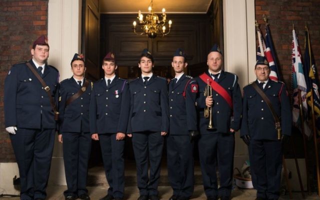Des membres de la Jewish Lads and Girls Brigade à la synagogue Bevis Marks dans l'East End de Londres. (Autorisation: Blake Ezra)