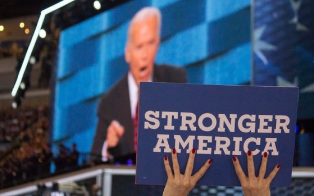 Le vice-président des Etats-Unis Joe Biden à la Convention nationale des démocrates, à Philadelphie, lors de la soirée sur la sécurité nationale, le 27 juillet 2016 (Crédit : DNC Flickr) Le vice-président des Etats-Unis Joe Biden à la Convention nationale des démocrates, à Philadelphie, lors de la soirée sur la sécurité nationale, le 27 juillet 2016 (Crédit : DNC Flickr)