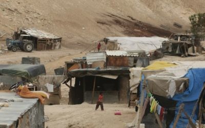 Un village bédouin non reconnu dans le nord du Néguev. (Crédit : Kobi Gideon/Flash 90)