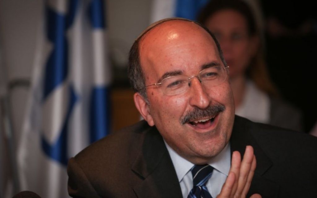 Dore Gold, ALORS directeur général du ministère des Affaires étrangères,pendant la commission des Affaires étrangères et de la Défense, le 21 juillet 2015. (Crédit : Hadas Parush/Flash90) Dore Gold, ALORS directeur général du ministère des Affaires étrangères,pendant la commission des Affaires étrangères et de la Défense, le 21 juillet 2015. (Crédit : Hadas Parush/Flash90)