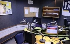 Un studio de la Radio de l'armée, le 4 février 2016. Illustration. (Crédit : Tomer Neuberg/Flash90)