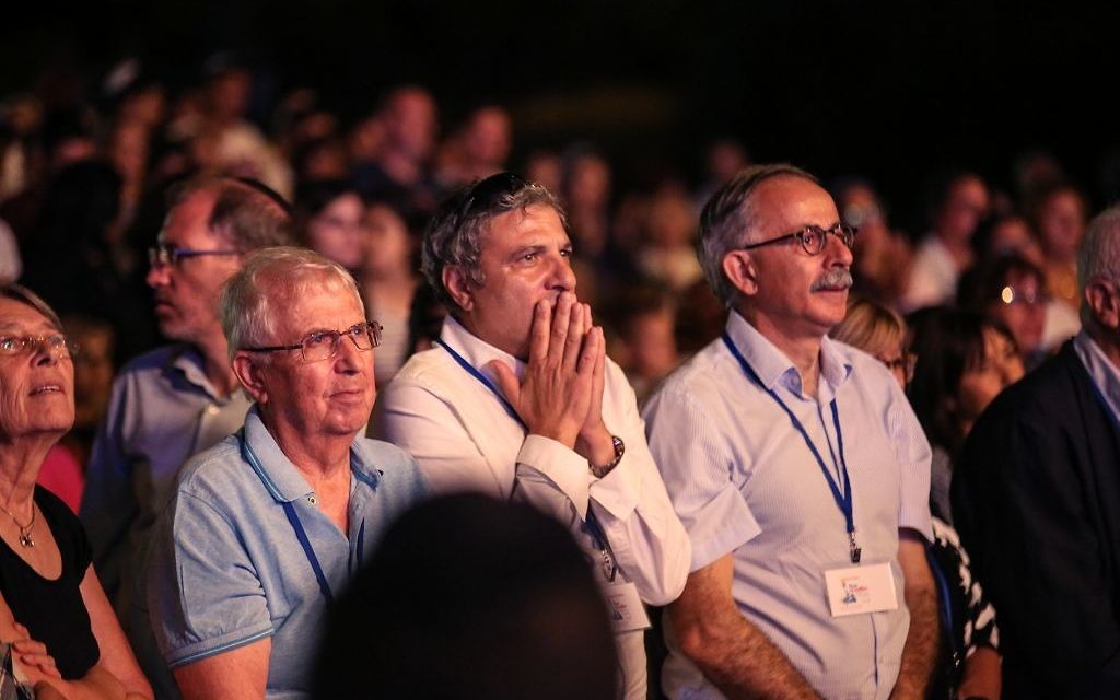 Des spectateurs lors de l'Olimpiada de Jérusalem, le 30 juin 2016. (Crédits : autorisation)