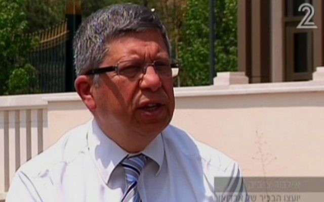 Ilnur Cevik, conseiller du président turc Recep Tayyip Erdogan, pendant un entretien avec la Deuxième chaîne israélienne diffusé le 20 juillet 2016. (Crédit : capture d'écran Deuxième chaîne)
