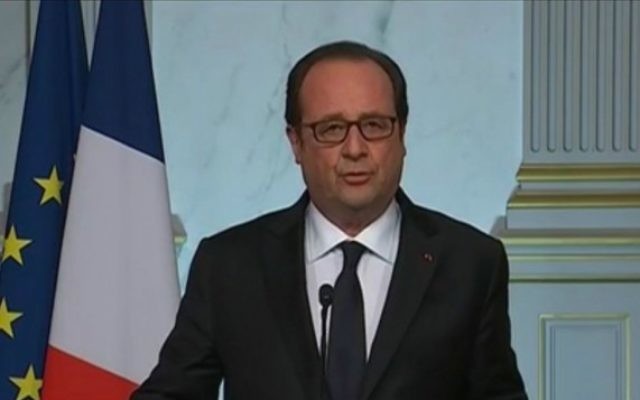 Le président français François Hollande lors de son allocution après l'attentat de Nice, le 14 juillet 2016. (Crédit : capture d'écran) Le président français François Hollande lors de son allocution après l'attentat de Nice, le 14 juillet 2016. (Crédit : capture d'écran)