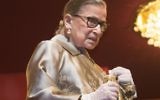 La juge de la Cour suprême Ruth Bader Ginsburg au Kennedy Center Honors à Washington, le 6 décembre 2015. (Crédit : Chris Kleponis/AFP/Getty Images)