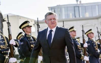 Le roi de Jordanie Abdallah II pendant la cérémonie d'accueil de sa visite officielle à Pristina, au Kosovo, le 17 novembre 2015. 5crédit : AFP/Armend Nimani)