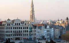 La mairie et le centre de la vieille ville de Bruxelles, en Belgique, le 9 décembre 2005. (Crédit : Jean-Pol Grandmont/CC-BY/WikiCommons)